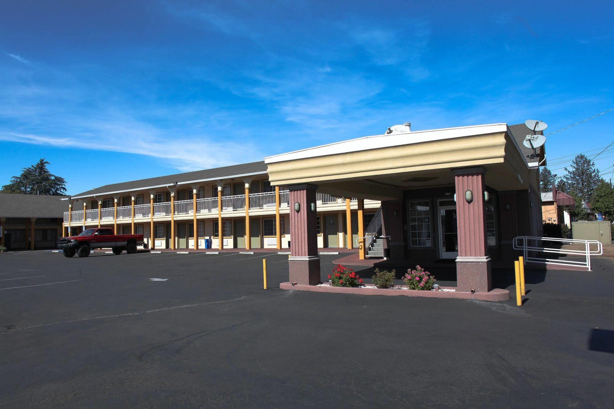 Days Inn By Wyndham Ukiah Esterno foto